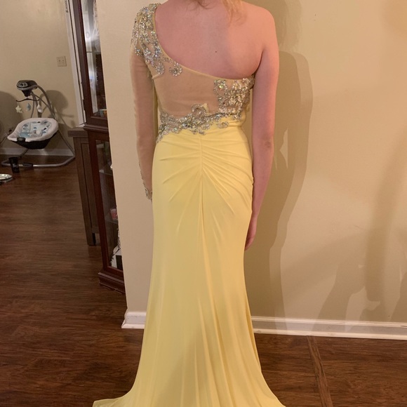 2 different yellow formal dresses - Picture 4 of 4